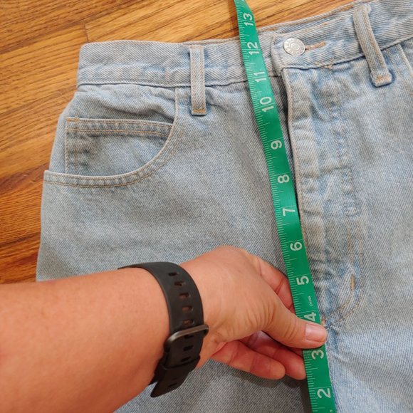 Vintage 80's GUESS? High Waist Shorts - Picture 5 of 8